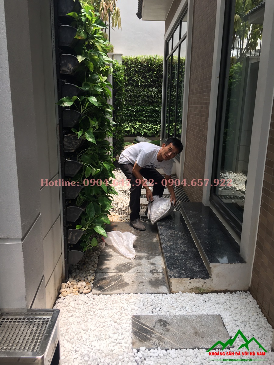 thiết kế sân vườn bằng sỏi trắng