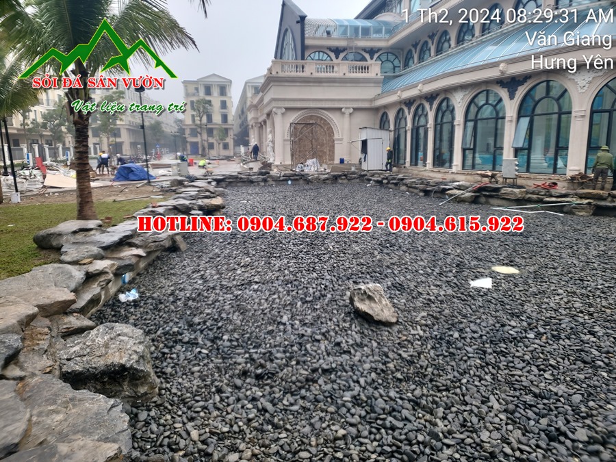sỏi đen tự nhiên rải hồ nước đẹp