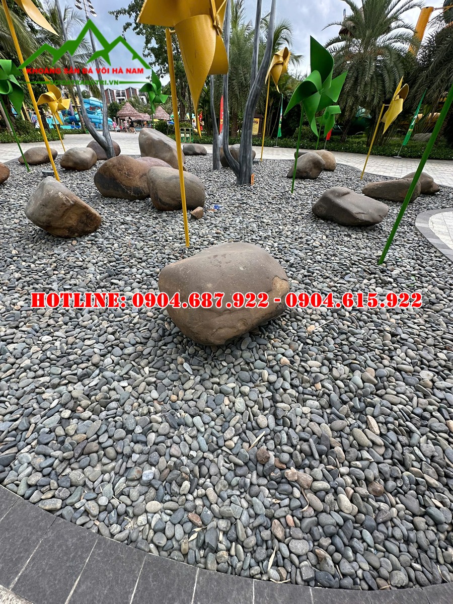 Sỏi đen trang trí công viên