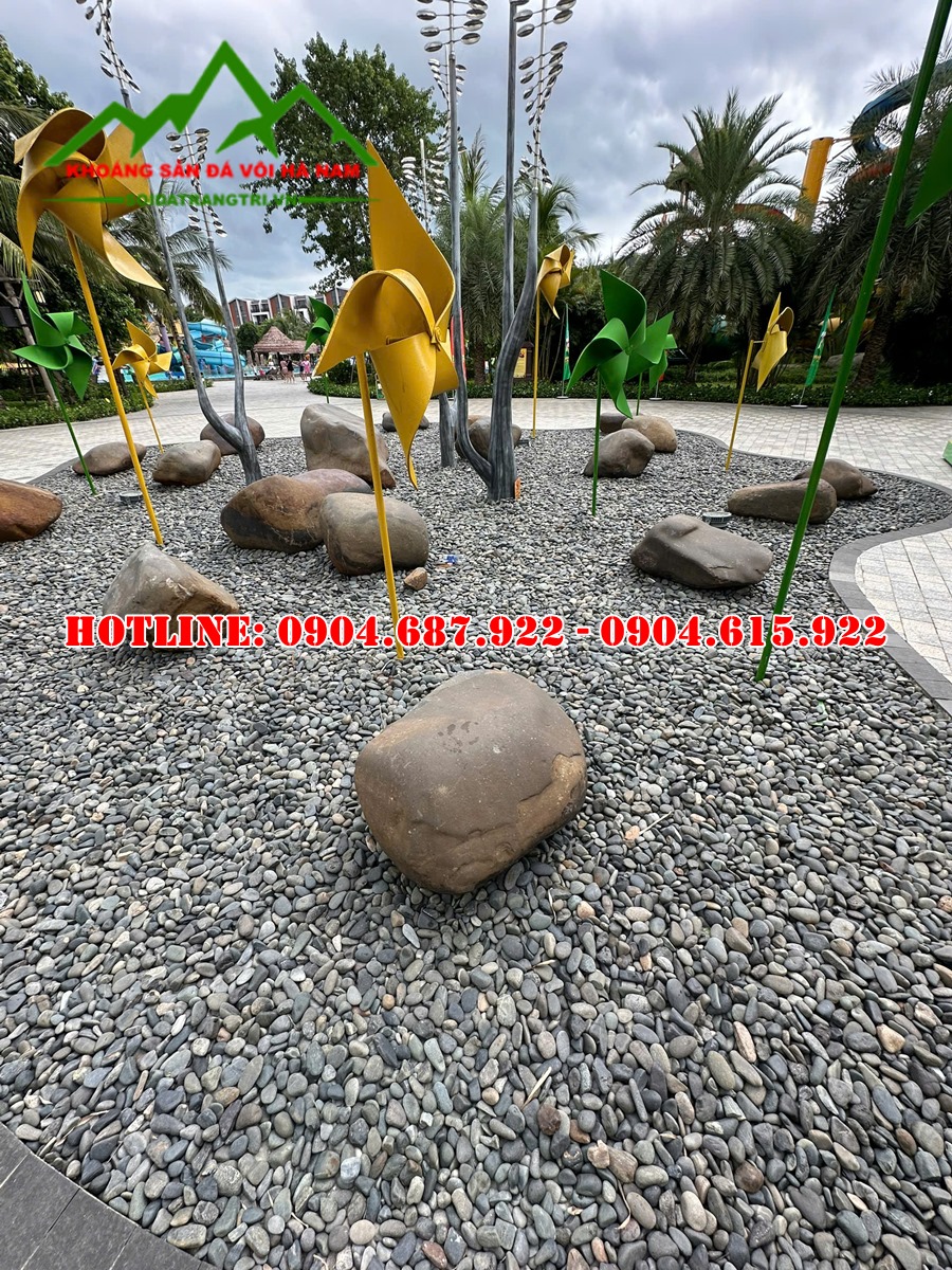 Mẫu sỏi den trang trí trường mầm non