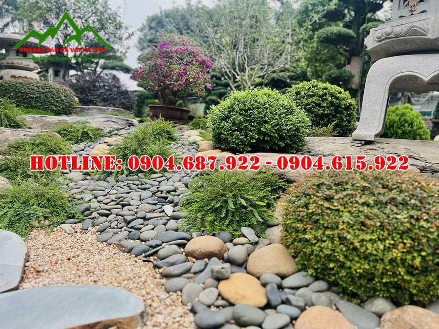 sỏi rải trang trí sân vườn